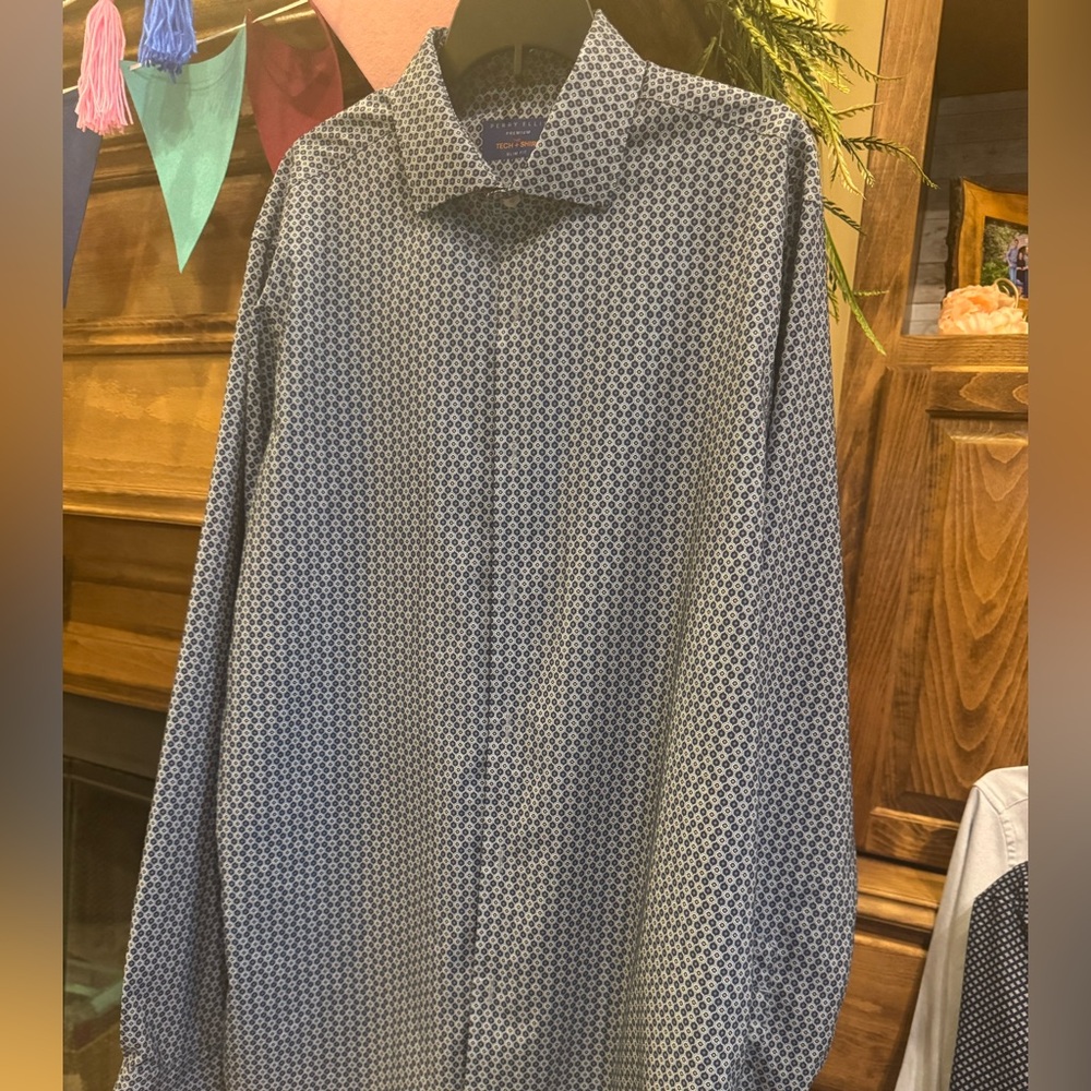 Men’s Perry Ellis Navy Geometric Button Down Shirt